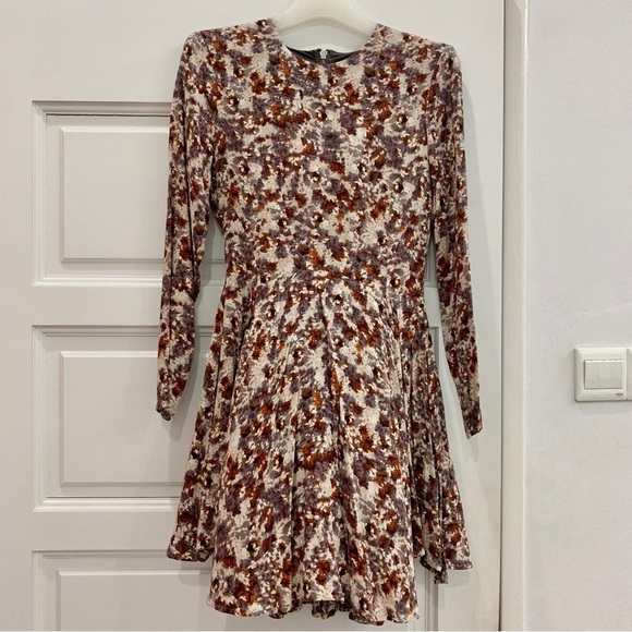 H&M Dresses & Skirts - H&M Abstract Print Long Sleeve Dress